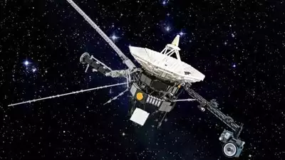 What is the power system on Voyager 2